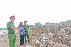 Hà Nội yêu cầu xử lý nghiêm hành vi vận chuyển, tập kết, đổ chất thải xây dựng trái phép
