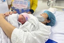 Giáo viên sinh con thứ hai, sinh đôi được nghỉ thai sản 8 tháng