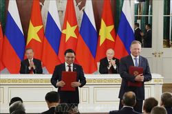 Tổng Bí thư, Chủ tịch nước Tô Lâm và Tổng thống Nga Vladimir Putin chứng kiến Lễ trao các văn kiện hợp tác giữa hai nước