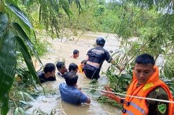 Công an Lâm Đồng bám địa bàn giúp dân ứng phó mưa lũ