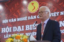 GS.TS Lê Hồng Lý tiếp tục làm Chủ tịch Hội Văn nghệ dân gian Việt Nam