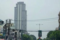 Bầu trời Nam Bộ mờ đục cả ngày: Chúng ta đang hít thở những gì?