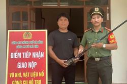 Tự giác giao nộp 'hàng nóng'