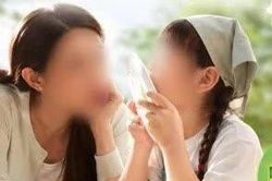 Dùng hình ảnh trẻ liếm đĩa để quảng cáo: Chuyên gia tâm lý, giáo dục lên tiếng