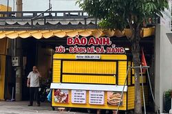 Hơn 20 người nhập viện sau khi ăn bánh mì tại TPHCM
