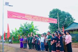 Đưa ánh sáng về với làng Chan nơi biên giới