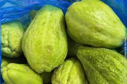 Hà Nội: Phụ huynh phản ánh rau củ không tươi vào bếp ăn bán trú
