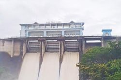 Mưa lớn ở khu vực phía nam tỉnh, một số hồ chứa điều tiết nước qua tràn