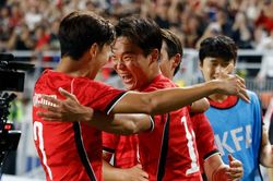 Son Heung-min tỏa sáng trong ngày Hàn Quốc thắng đậm