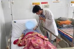 Đi tiêu phân đen, cụ bà 71 tuổi sốc mất máu vì xuất huyết tiêu hóa
