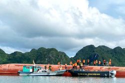 Quảng Ninh: Khởi tố thuyền trưởng trong vụ lật tàu khiến 2 người tử vong