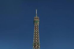 Giám đốc công ty quản lý Tháp Eiffel sẽ từ chức sau tranh cãi điều chuyển nhân viên nữ