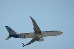 Máy bay đến Israel hạ cánh khẩn, nghi cơ phó định 'lao máy bay xuống đất'
