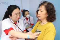 Bộ Y tế yêu cầu đẩy mạnh khám sức khỏe định kỳ, lập hồ sơ điện tử cho người cao tuổi