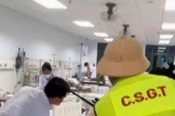 Cảnh sát giao thông Đà Nẵng dùng xe đặc chủng kịp thời đưa người đột quỵ đi cấp cứu