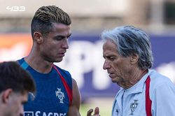 HLV Jorge Jesus nói Ronaldo có thể trở lại, nhưng không xin lỗi CR7