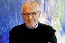 Nhà khoa học Mỹ giành giải Nobel Vật lý nhờ tìm ra hạt vô hình từ vũ trụ