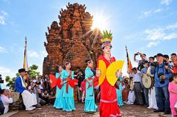 Mùa Katê về với gốm Chăm: Hành trình đưa di sản vươn tới tầm vóc đại diện nhân loại