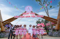 Sắc màu văn hóa Mông hội tụ giữa lòng Điện Biên