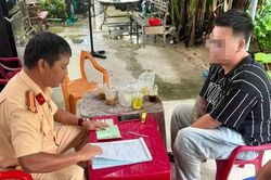 Xử lý tài xế đỗ ô tô ngược chiều trên đường phố Quy Nhơn