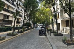 Paris, trên những dặm dài...