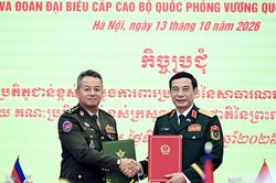 Đại tướng Phan Văn Giang hội đàm với Phó thủ tướng, Bộ trưởng Bộ Quốc phòng Campuchia