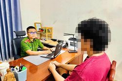 Nam sinh viên rời ký túc xá bất thường, hối thúc gia đình chuyển 1,2 tỷ đồng