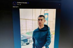 Ronaldo vẫn dùng điện thoại đã hơn 3 năm tuổi
