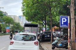 Hà Nội tăng phí trông xe đến 2 lần, 12 tuyến phố thu 50 nghìn đồng/giờ