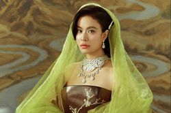 Hoàng Thùy Linh trở lại sau 4 năm