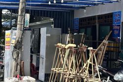 Vỉa hè nhà ai, người nấy… chiếm!