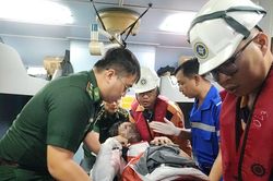 Cứu nạn thuyền viên nước ngoài bị bỏng nặng
