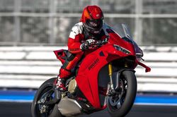 Ducati Panigale V4 2027 ra mắt Đông Nam Á - mạnh hơn, nhanh hơn