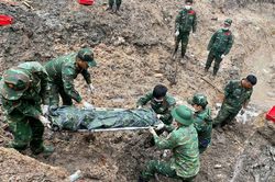 T&igrave;m thấy th&ecirc;m 33 h&agrave;i cốt liệt sĩ tại C&ocirc;ng vi&ecirc;n L&ecirc; Thị Ri&ecirc;ng sau 3 ng&agrave;y