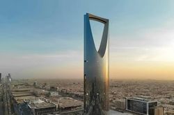 Ảrập X&ecirc;&uacute;t đ&oacute;ng cửa t&ograve;a nh&agrave; biểu tượng giữa l&agrave;n s&oacute;ng tấn c&ocirc;ng của Houthi, hai phi c&ocirc;ng thiệt mạng