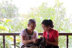 Đưa chính sách đến gần đồng bào dân tộc thiểu số bằng cách thức phù hợp