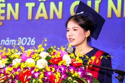 Ấn tượng với thành tích của nữ sinh hai lần thủ khoa