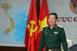 Thiếu tướng Phạm H&ugrave;ng Hưng l&agrave;m việc với Cục Qu&acirc;n y