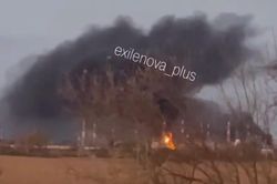 UAV Ukraine tấn c&ocirc;ng Nga, trạm bơm dầu bốc ch&aacute;y trong đ&ecirc;m