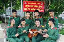 C&aacute;n bộ gần gũi, đồng h&agrave;nh với học vi&ecirc;n mới
