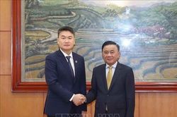 Thường trực Ban B&iacute; thư Trần Cẩm T&uacute; tiếp B&iacute; thư Đo&agrave;n Thanh ni&ecirc;n Nh&acirc;n d&acirc;n C&aacute;ch mạng L&agrave;o