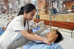 C&aacute;c nạn nh&acirc;n ngộ độc kh&iacute; clo điều trị tại Bạch Mai qua nguy kịch, sắp xuất viện