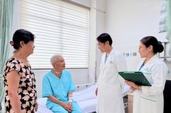 Cứu sống bệnh nh&acirc;n nhồi m&aacute;u cơ tim cấp, ngừng tim tr&ecirc;n đường chuyển viện