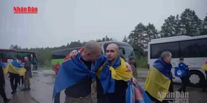 [Video] Nga – Ukraine bắt đầu trao đổi tù binh dịp ngừng bắn 9/5