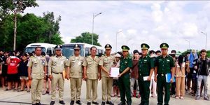 Tiếp nhận 127 công dân Việt Nam do lực lượng chức năng Campuchia trao trả