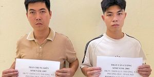 Tạm giữ hình sự 2 anh em xông vào hành hung, đánh 'dằn mặt' nữ chủ quán cắt tóc ở Hà Nội