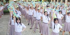 Khoảnh khắc xúc động ngày ra trường của học sinh Trường chuyên Lê Hồng Phong - TPHCM