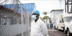 Các quốc gia trên thế giới đang làm gì để ngăn Ebola 'vượt biên'?