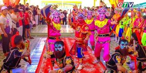 Ấn tượng 'Múa gươm hầu thần' tại Lễ hội cầu ngư làng biển Vĩnh Lợi