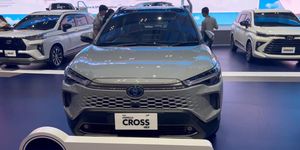 Toyota Corolla Cross 2026 facelift ra mắt: Nâng cấp mạnh về công nghệ